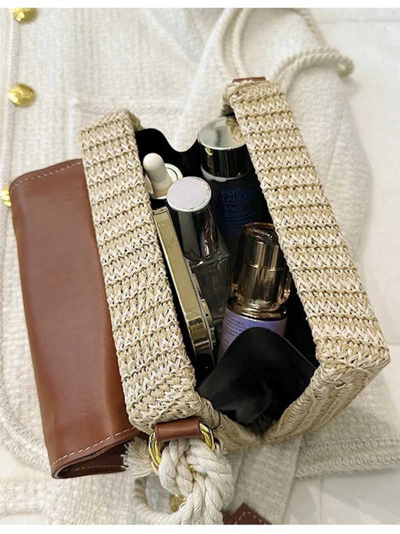 2025 Spring Summer New Style Color Contrasting PU Splicing Texture Crossbody Straw Weaving Handheld Small Square Bag Z250812