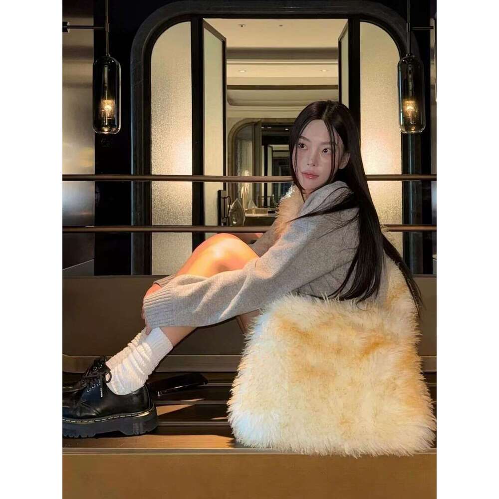 toteBag Shoulder bag ROSE NOIRE New Autumn Plush Tote Large Capacity Crossbody Winter Fluffy Bag For Women