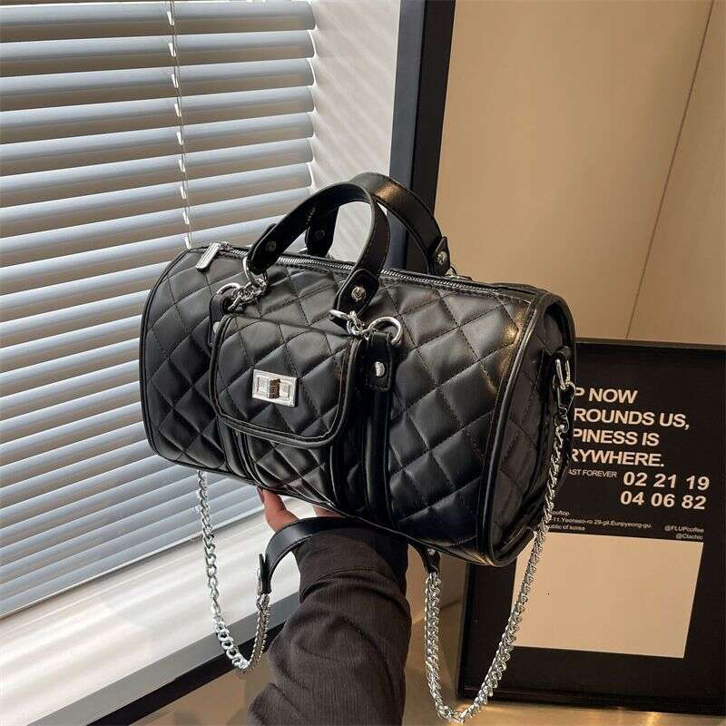 Europe the United States portable pillow ladies spring and summer 2024 new high-grade rhombic chain shoulder slung bag