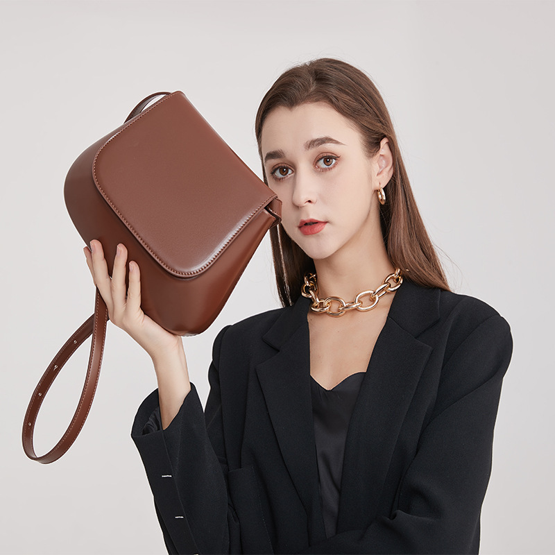 Saddle Crossbody for Women New Trendy Shoulder Design Commuter Brown Fashion Bag