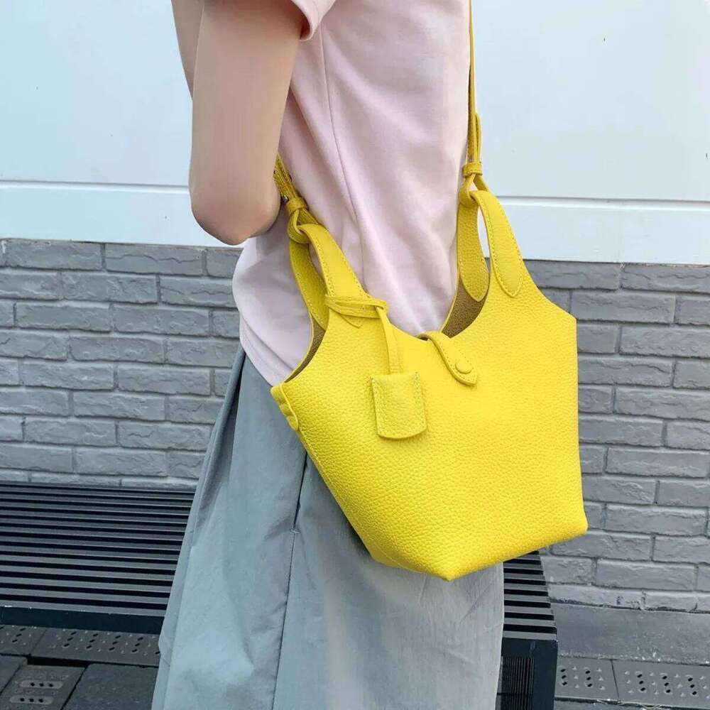 High Quality First Layer Cowhide Vegetable Basket New Leather Portable Messenger Bucket Commuter Bag Women