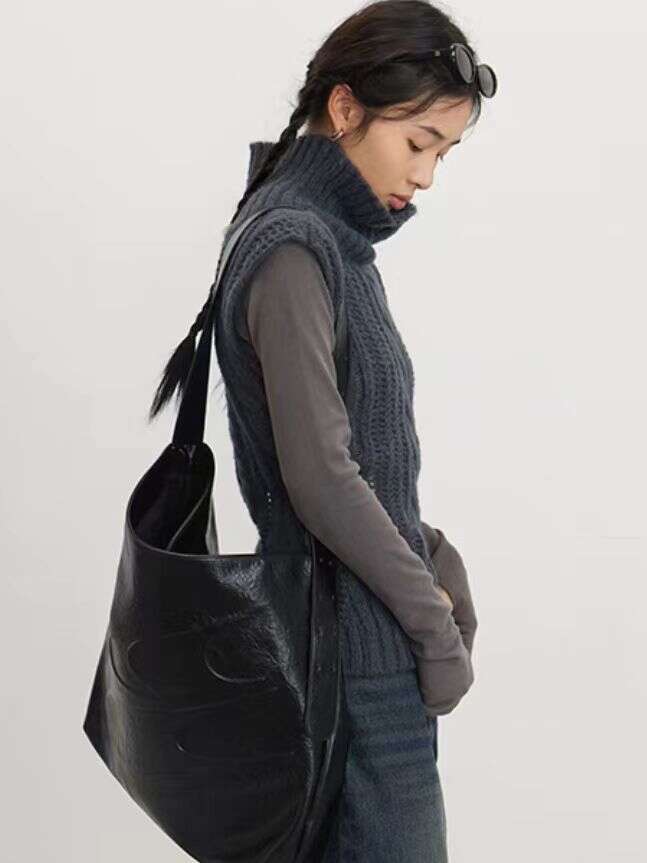 toteBag Shoulder bag ROSE NOIRE American Style Women PU Black Oil Wax Large Capacity Single Crossbody Leather Simple Adjustable Tote Commuter Bag