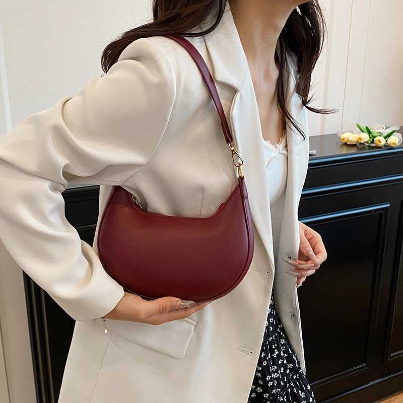 High-quality Texture Handbag French Elegant Shoulder Bags Light Simple Crescent Bags Solid Versatile Casual Underarm Bags Z250812