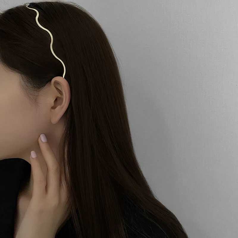 Gold Metal Wave Bending Hairbands Wen Simple Geometric Thin Hairbands Korean Style Elegant Dress Hair Accessories X250812