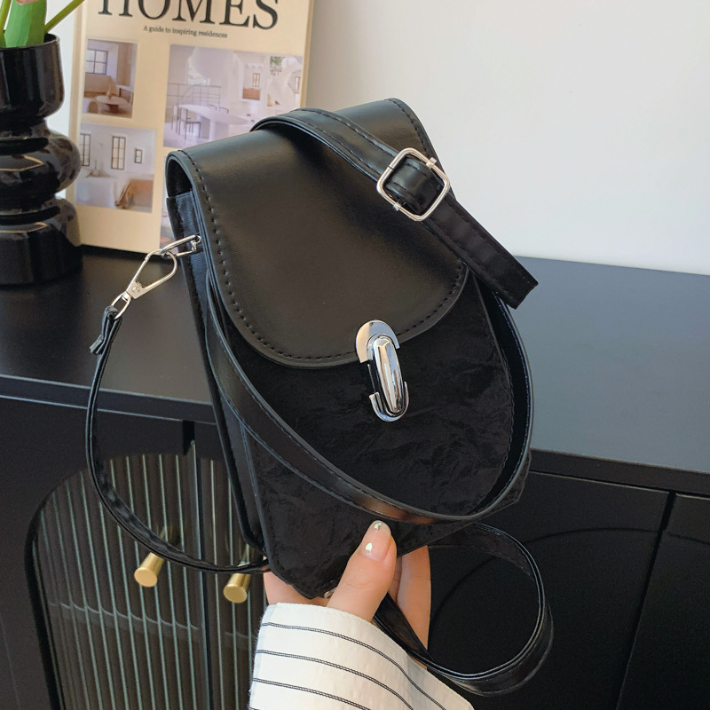 Spring New Fashionable Design Single Shoulder Crossbody Solid Color Lock Fresh Underarm Texture Phone Bag ddmymarket