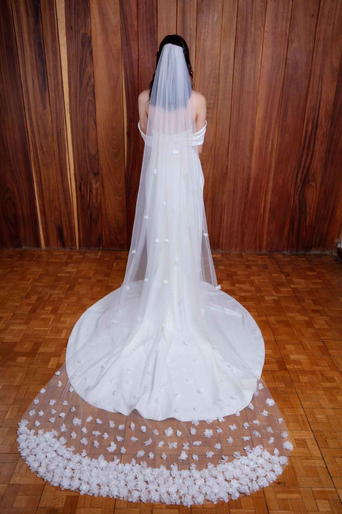 Sweety Petal Wedding Veil One Layer Long Cathedral Length Bride Veils Appliques Edge With Comb For Bride Voile Customized