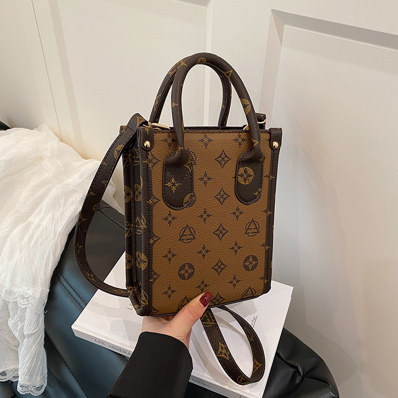 Senior Sense Small Bag Female New Style Of Color Contrast All Kinds Of Presbyter Mobile Phone Bag Vertical Style Shoulder Sling Female Bag 2026