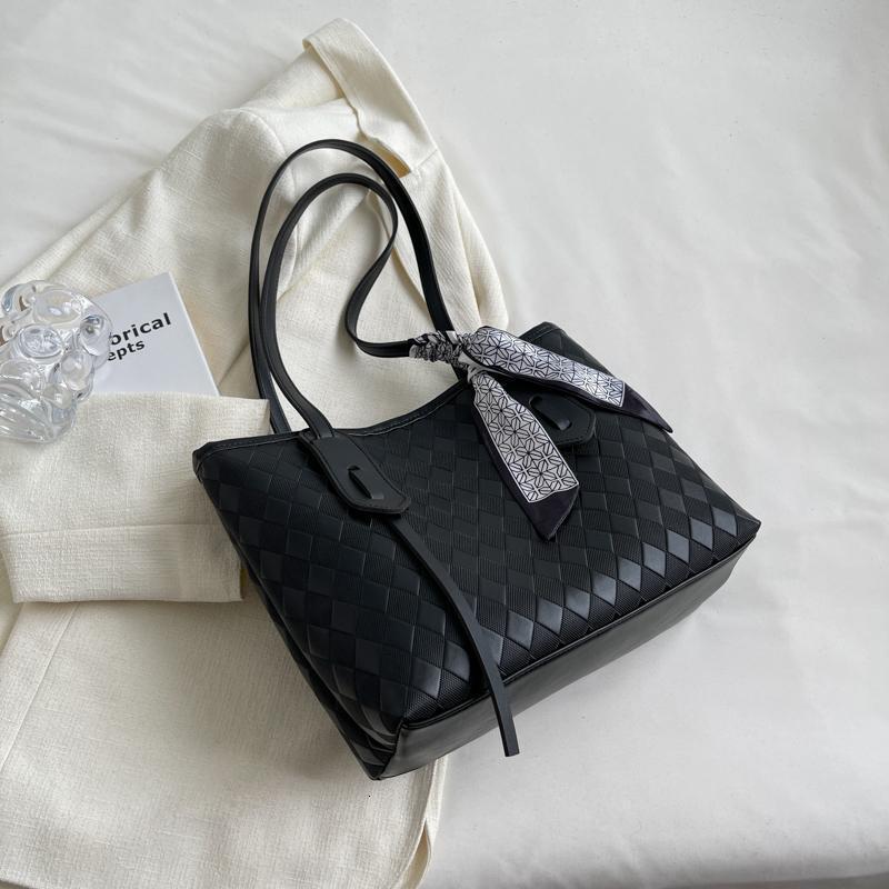 designer bag Summer Fashion Large Bag for Women 2024 New Commuter Luxury bag Versatile Design Sense Single Shoulder Bag Large Capacity Tote Bag