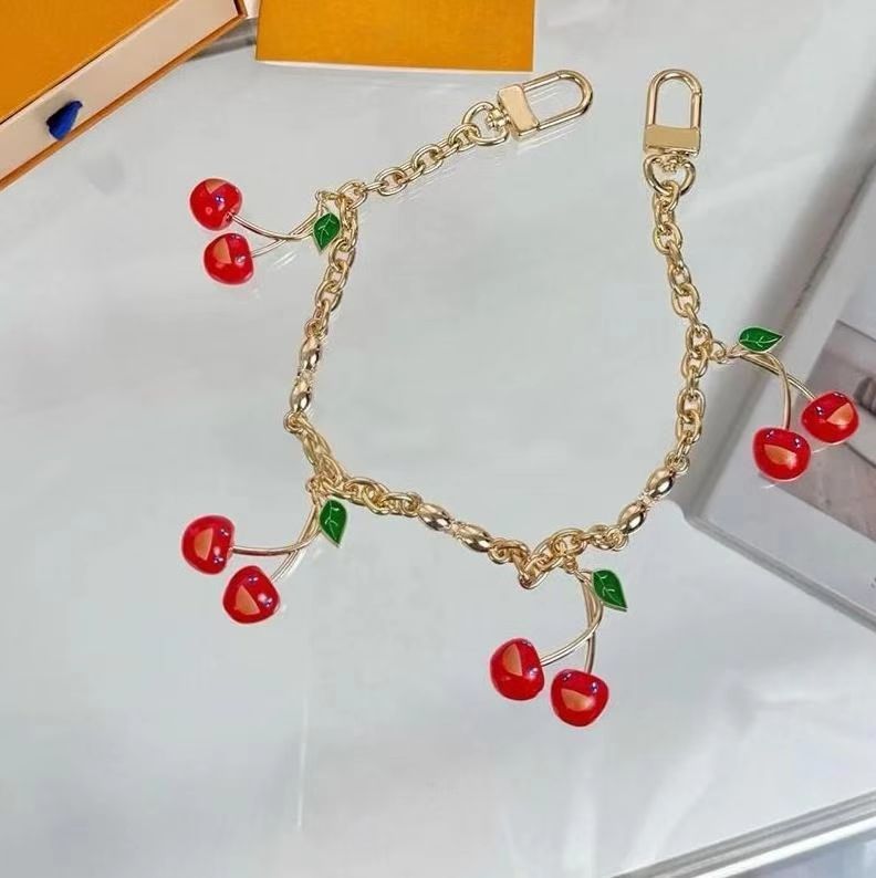 Keychains Lanyards Luxury Cherry Bag Charms Fashion Starfish Key Chain Designer Flower Mirror Handmade Heart Pattern Bag Charm Decoration Pendant Key Chains