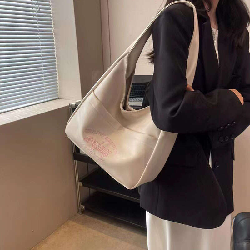 Spring And Summer New Large Capacity Tote Wide Strap PU Leather Embroidered Shoulder Women's Bag B5