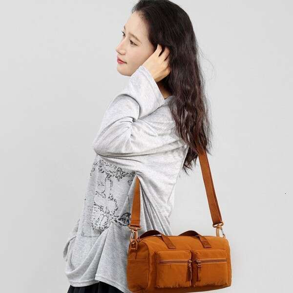 Fashionable Personality Large Capacity Single Shoulder Women's 2025 New Korean Version Lightweight Handbag Casual Simple Crossbody Bag