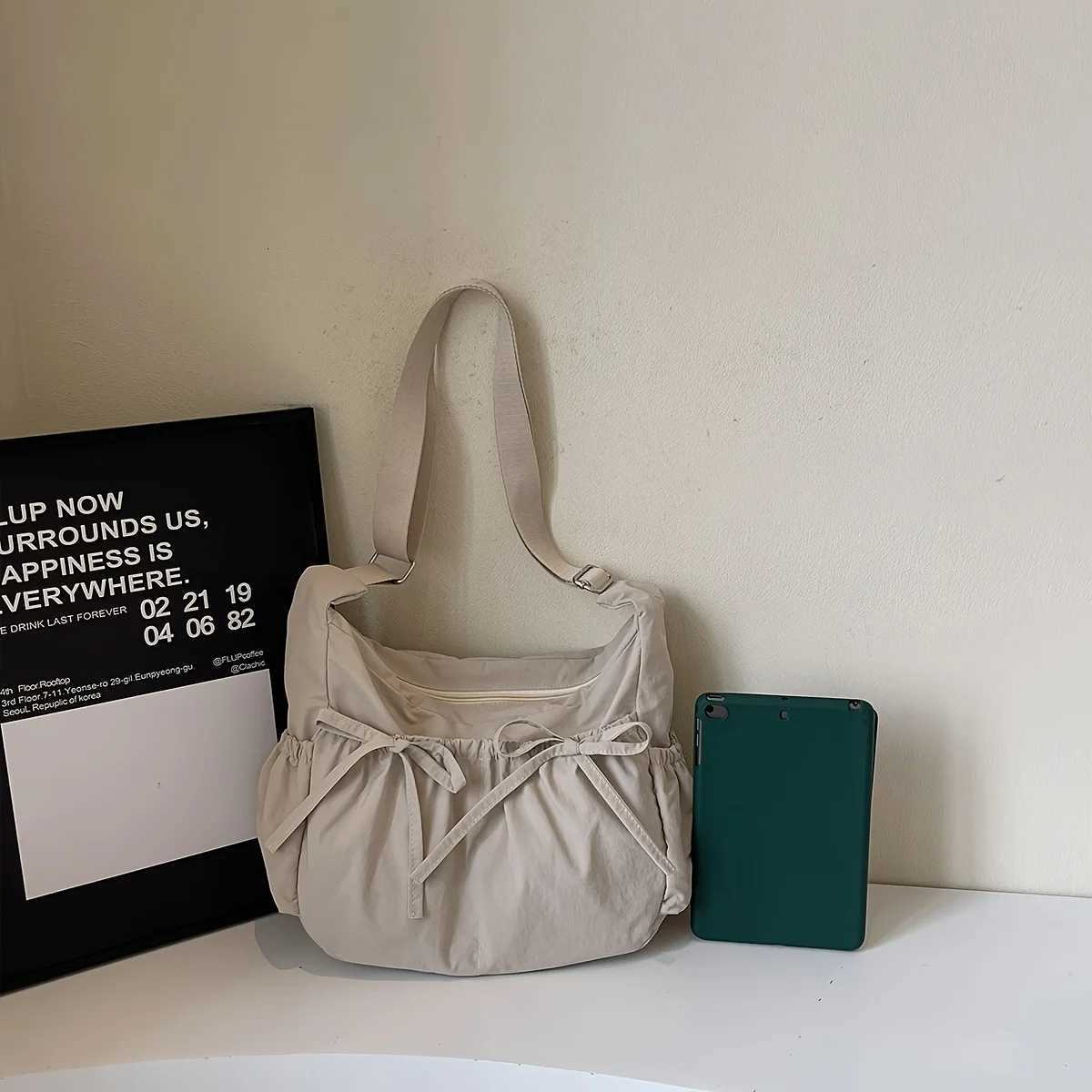 Fitness Bag Tote Bag Casual Versatile Day Series Large Capacity Summer Travel Simple Solid Color Light Commuter Shoulder Bag Z250812