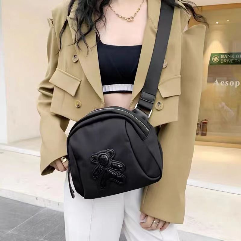 2025 Autumn New Women s Shoulder Bag women s Fashionable Shell Bag Trendy Niche Autumn New Designer Bag Casual Women s bag Crossbody Bag