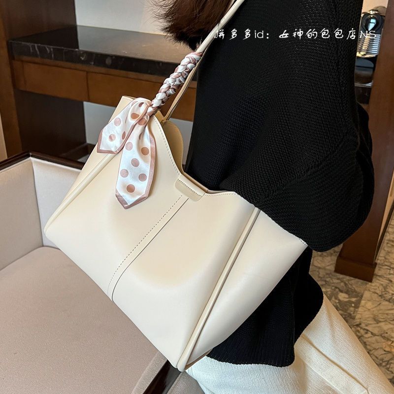 designer bag Large Capacity Summer Bag for Luxury bag Women 2025 New Versatile Shoulder Bag Fashionable Design Stylish Commuter Tote Bag