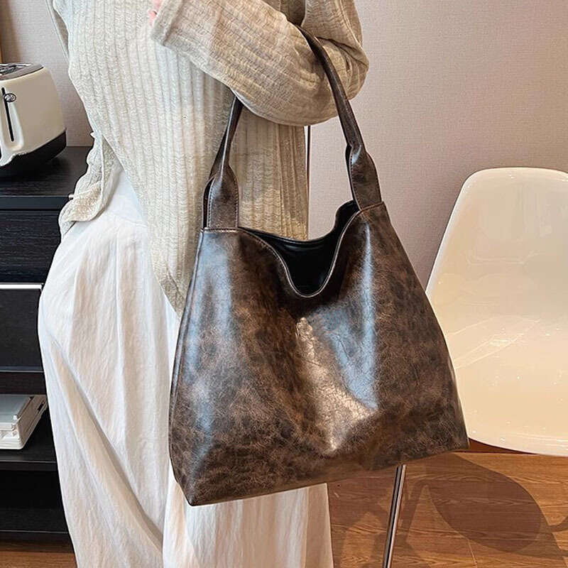 Spring And Summer New Capacity Tote Women's Shoulder Handbag Large Bag PU Leather B5