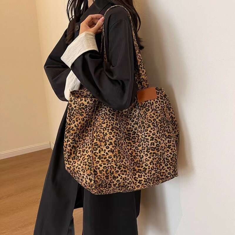 Spring And Summer New Capacity Women's Cloth Leopard Print Large Shoulder Handheld Tote Bag B5