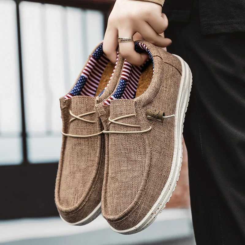 Men Casual Shoes Slip on Canvas Loafers Comfortable Walking Flats for Men Non Slip Soft Sneakers Summer Loafers Z250812