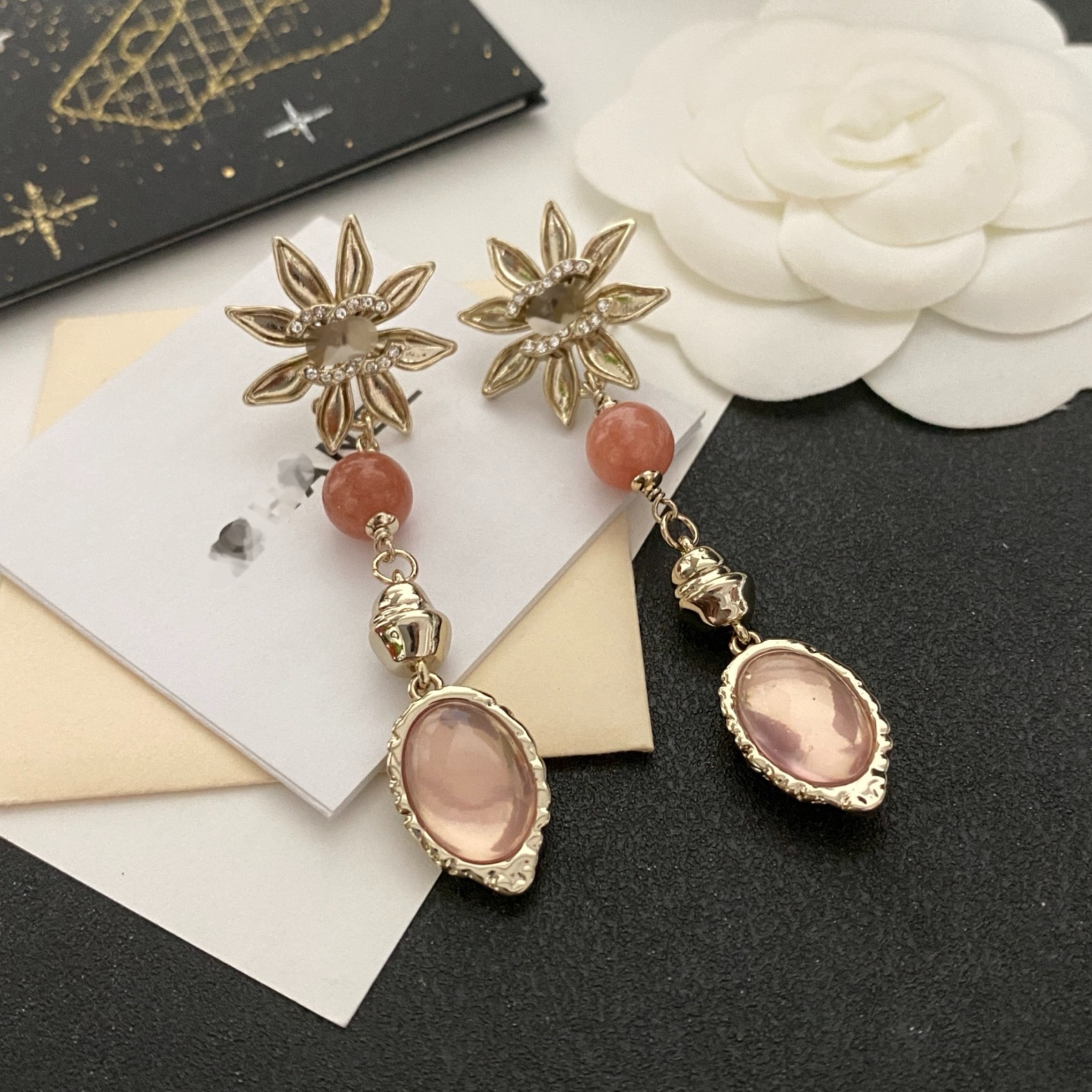 Shaped Pink Crystal Pendant Earrings, Retro, Exquisite and Light Luxury Earrings Ever fade