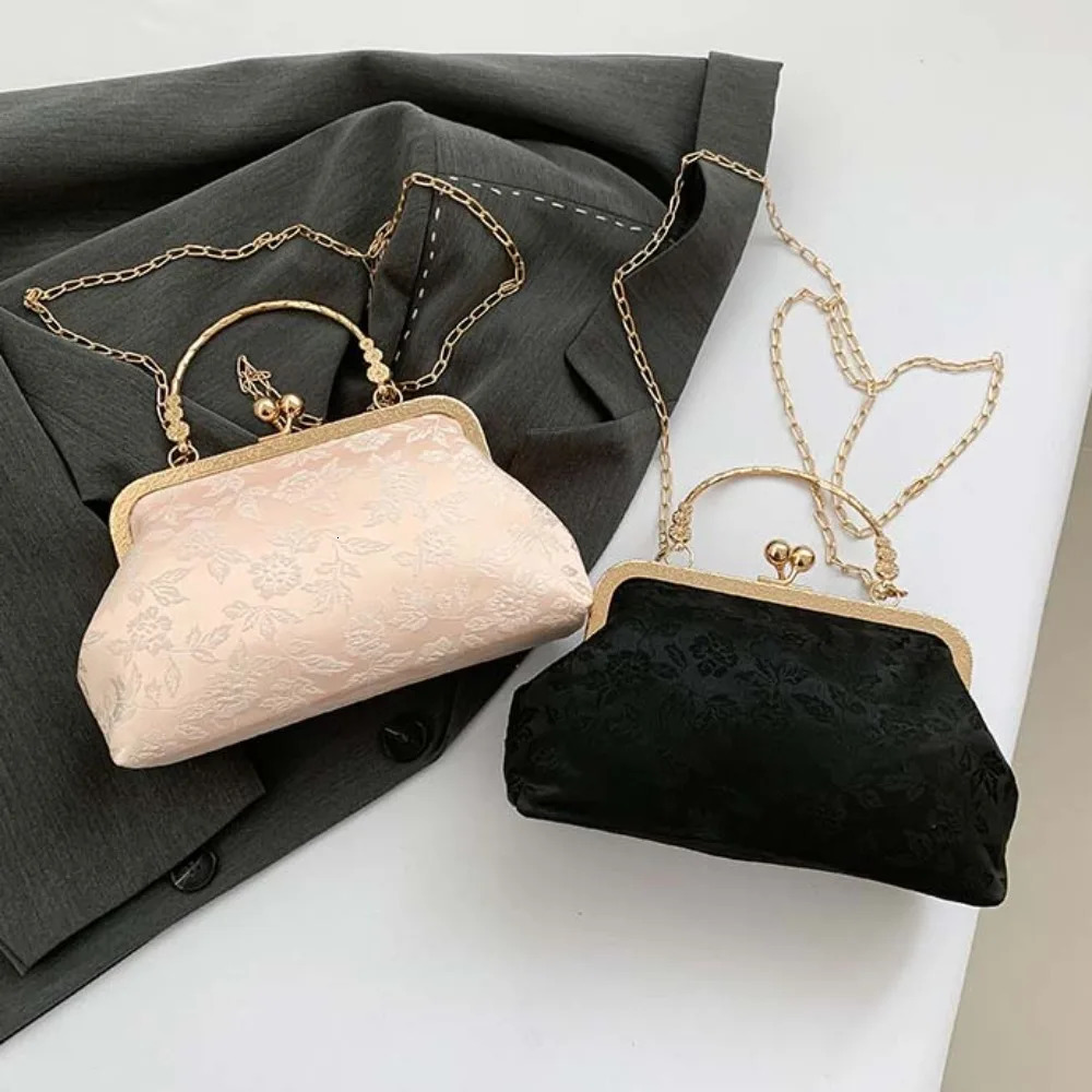 Clasp Frame Embroidery Chinese Style Handbag Purse Large Capacity Hanfu Shell Handbag Polyester Ladies Clutch Bag 250809