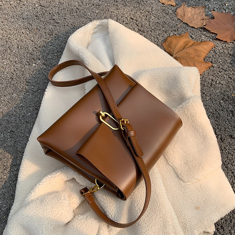 Autumn New Women s Shoulder Bag Fashionable design Women s Small Square Bag Autumn New Designer Bag Simple Retro Style Women s Crossbody Bag