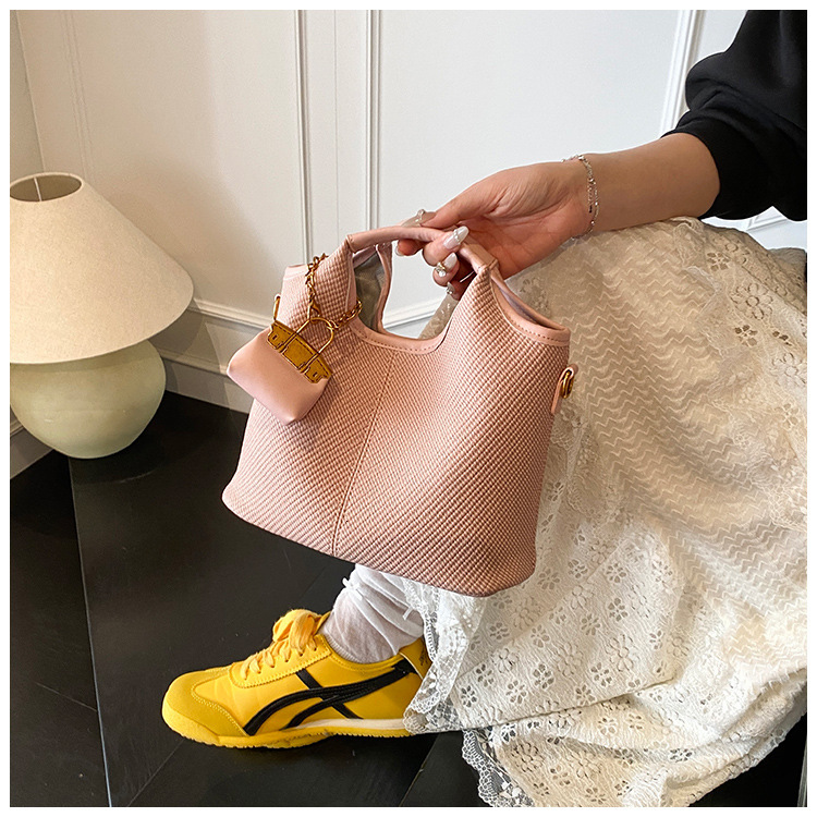 designer bag Vintage Niche Handbag for Women Luxury bag 2025 Spring New Trendy High-end Commuter Large Capacity Shoulder Crossbody Bag