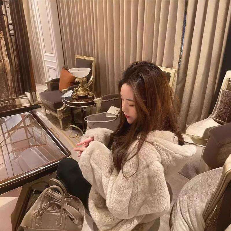 Imitation Otter Rabbit Fur Grass Coat Women's 2025 Winter New Style Fragrant Stand Collar Plush Loose Hooded Coat Trendy