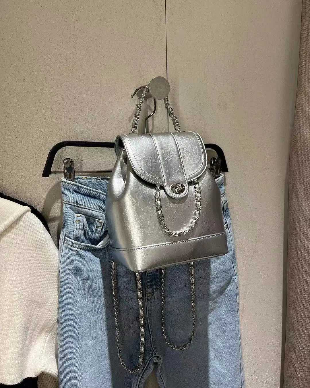 2024 Fashionable Korea Stylish Minimalist Chain Flap Backpack For Gilrs Y250811