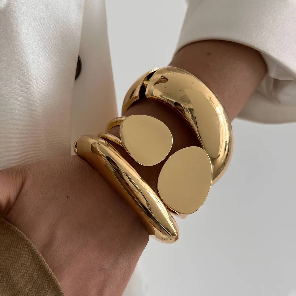 Salircon Exaggerated Punk Smooth Heavy Metal Bracelet for Women Trend Geometric Open Spring Bangle Party Jewelry Gift