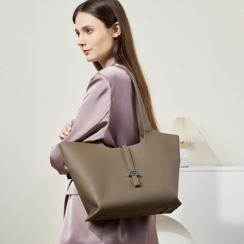 Early autumn new top-layer cowhide wind chimes handbag women's large-capacity commuter shoulder leather tote bag