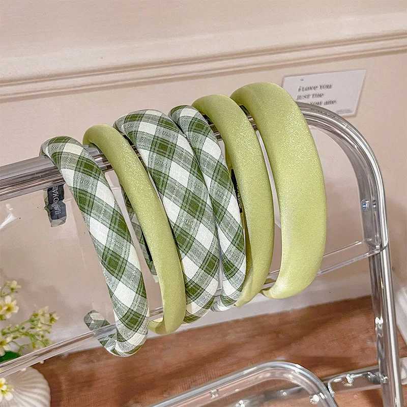 Fresh Summer Green Hair Bands Padded Sponge Hair Hoops for Women Fashion Daily Travel Dress Thick Air Cushion Band X250812