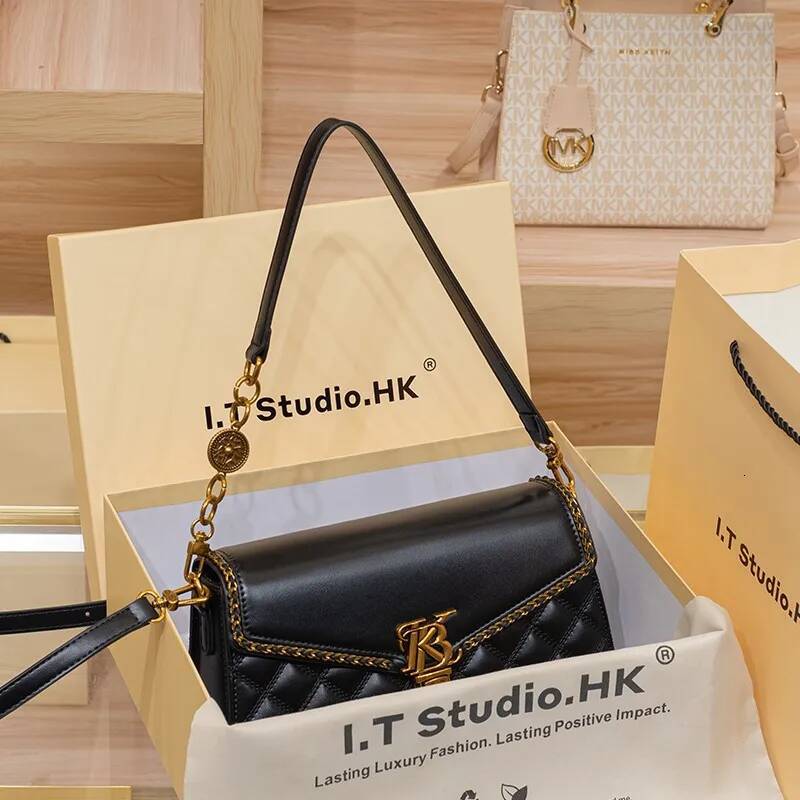 Women's handbag black armpit 2025 new autumn and winter high-end feeling light designer single shoulder crossbody bag