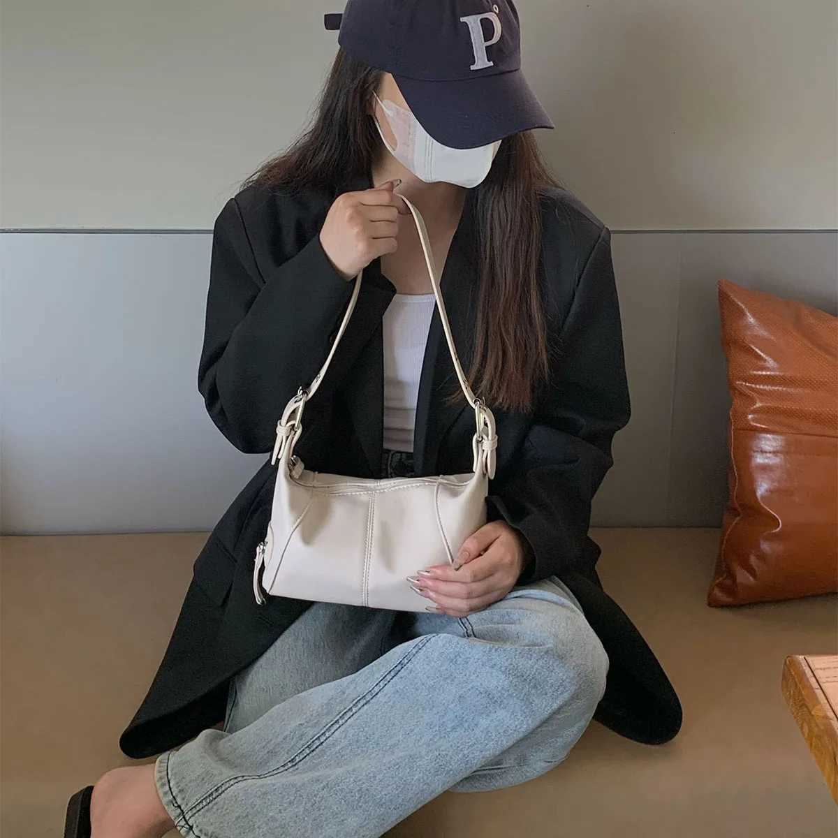 Vintage Leather Shoulder Handbag Womens European Style Zipper Underarm Bag Unique Design Fashion Accessory Z250812