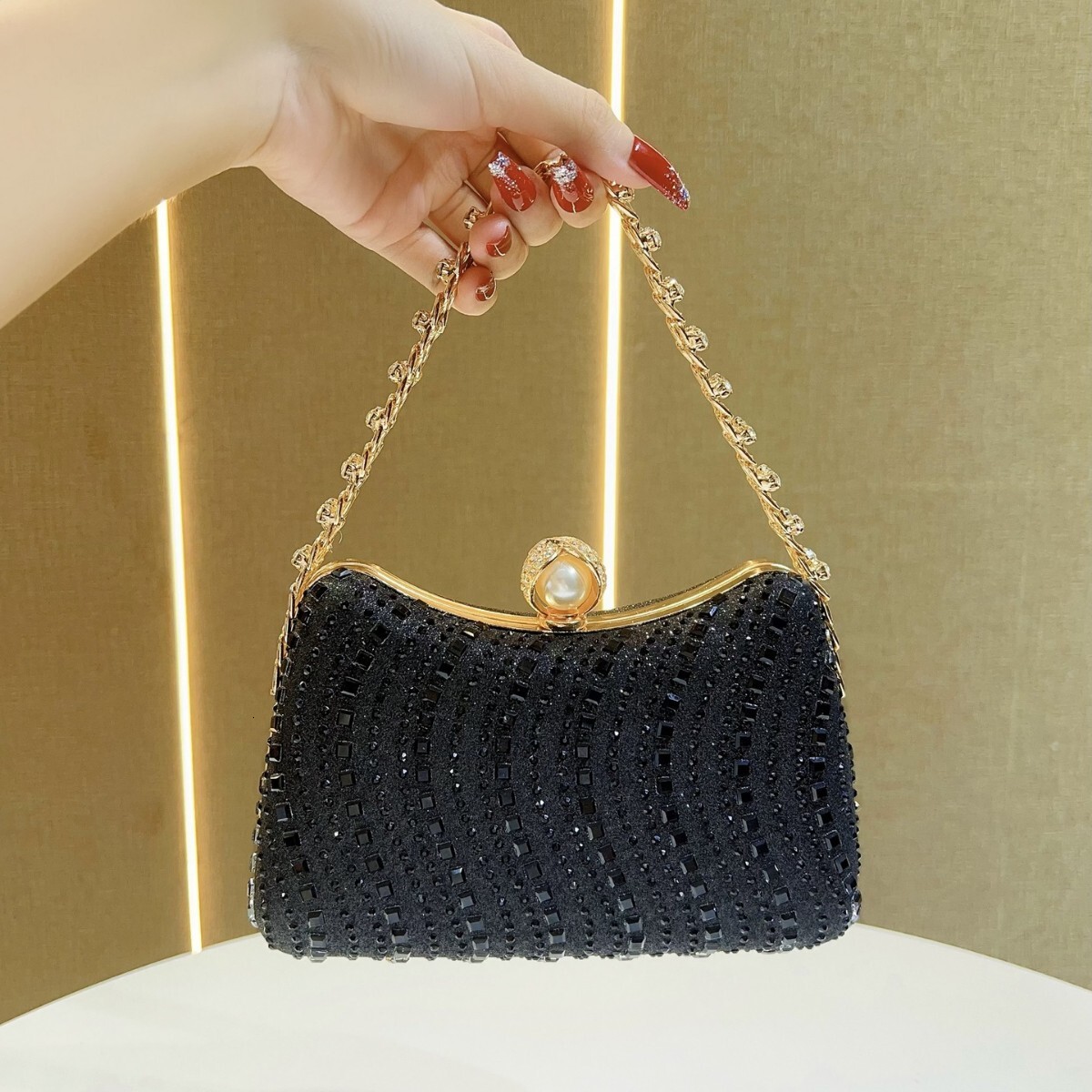 2025 designer's new European and American retro fashion rhinestone bag chain bag high-end crossbody bag