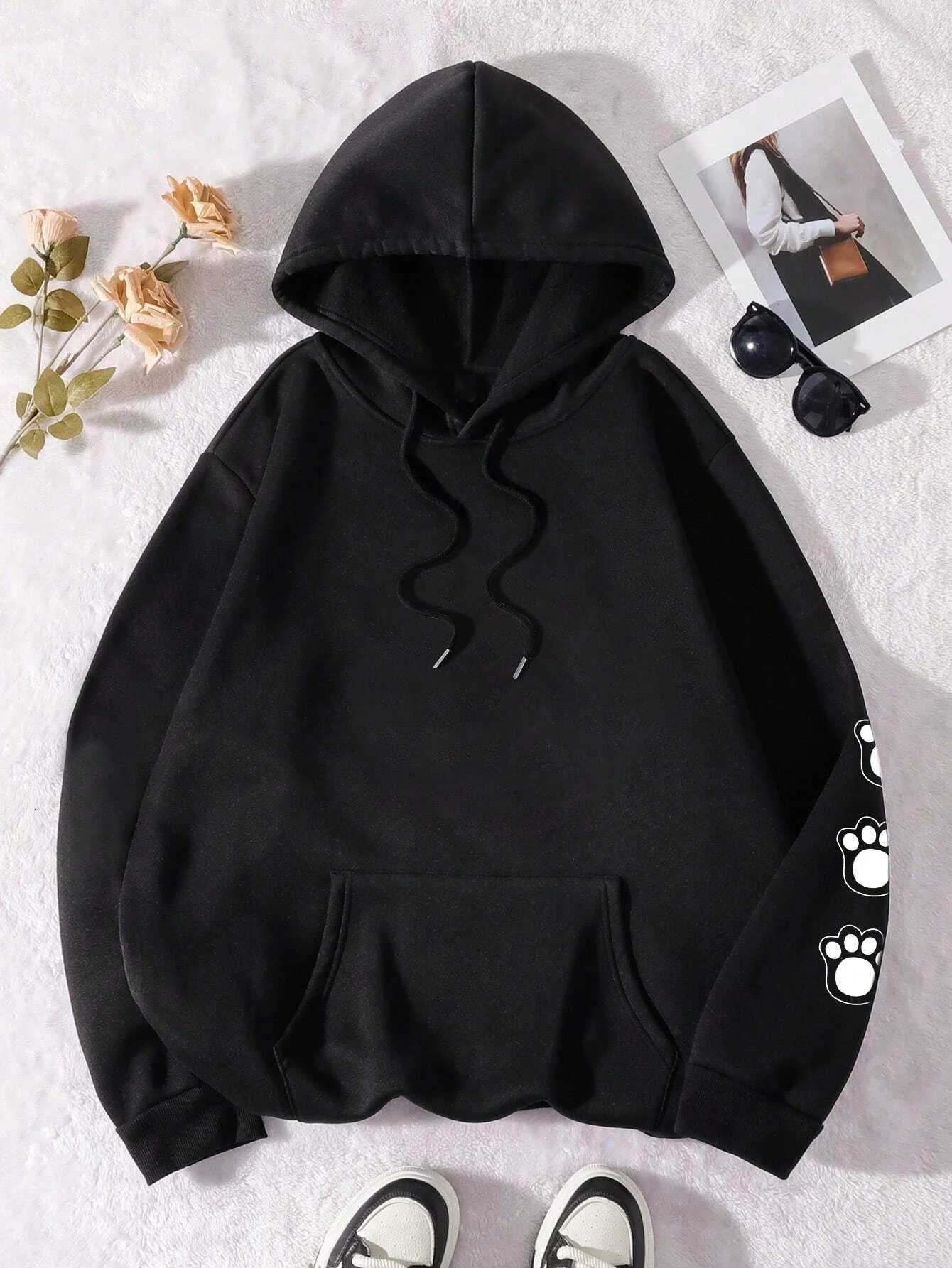 Talk To The Paw Funny Dog Cartoon Print Hoodie Women Warm Fleece Hoody Fashion Casual Hooded Autumn Loose Round Neck Woman Tops Y250811