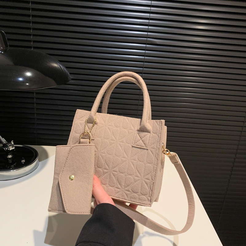 New Textured for Women Trendy Felt Heart Handbag Commuting Casual Stylish Single Shoulder Crossbody Bag ddmymarket