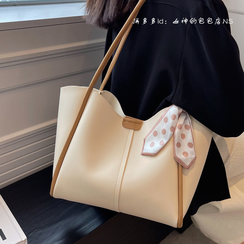 designer bag Large Capacity Summer Bag for Luxury bag Women 2025 New Versatile Shoulder Bag Fashionable Design Stylish Commuter Tote Bag