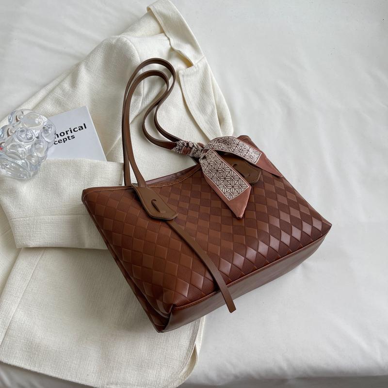 designer bag Summer Fashion Large Bag for Women 2024 New Commuter Luxury bag Versatile Design Sense Single Shoulder Bag Large Capacity Tote Bag