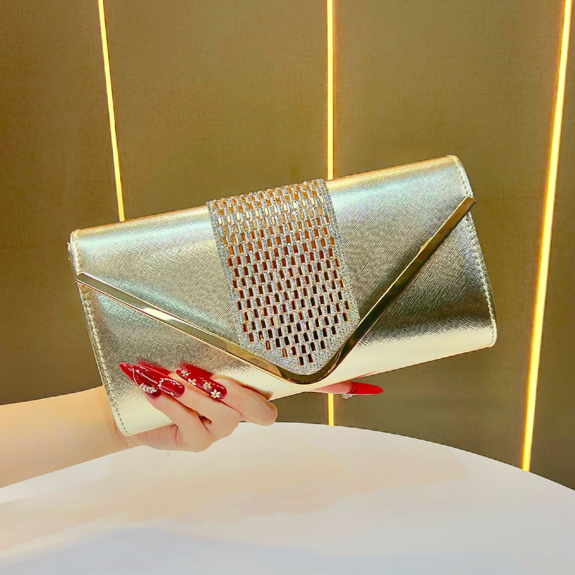 2025 Autumn New Women's Handbag with Diamond Inlaid Packaging Decoration, Hand held Bag, Autumn New Designer Bag, Women's Wallet