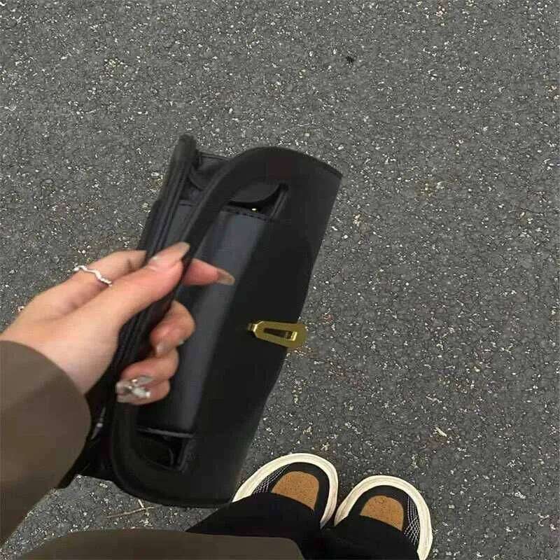 2023 New Womens Underarm Designer Trend Mini Crossbody Bag Korean Handbag Shoulder Ba241105