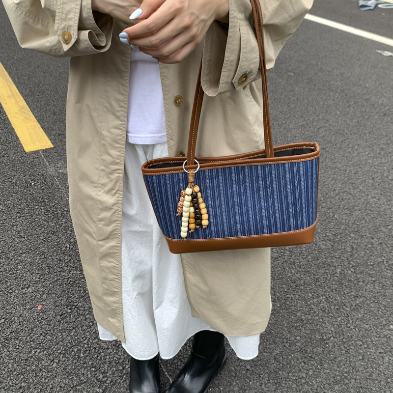 2025 Autumn bag New Shoulder Bag Retro Women s Underarm Commuter Bag New Denim Large Capacity Handbag Simple Women s Underarm Bag women s Autumn New D