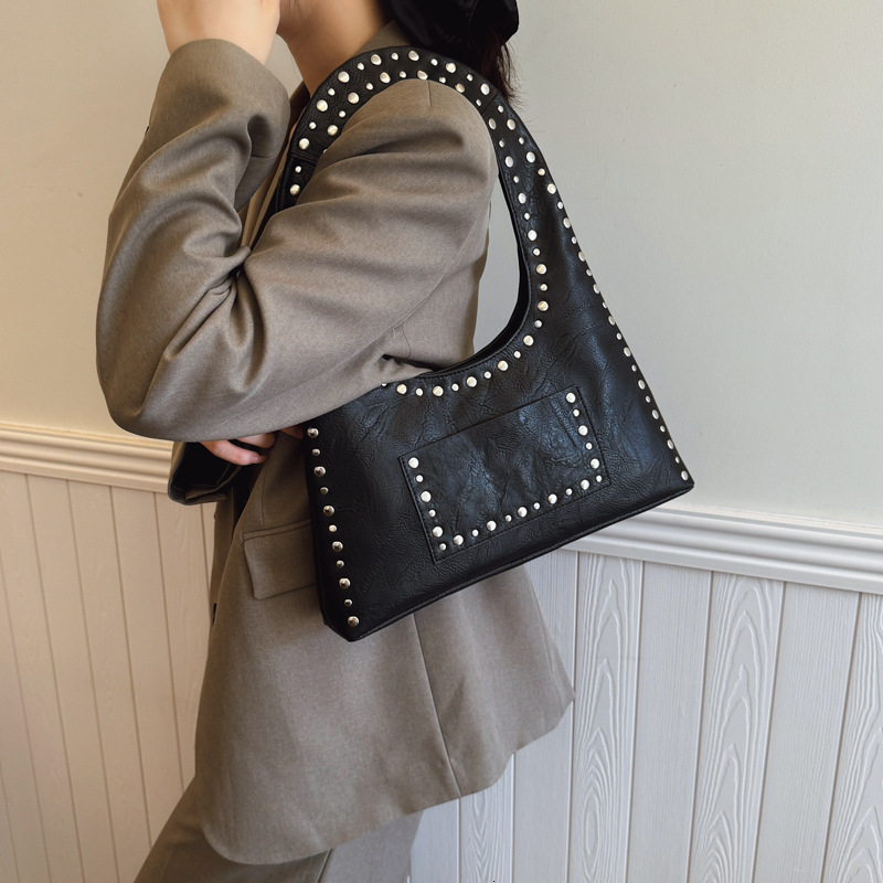 Studded Single Shoulder Underarm Fashion Motorcycle Oil Wax Leather Simple Post-Apocalyptic Style Large Capacity Tote Bag