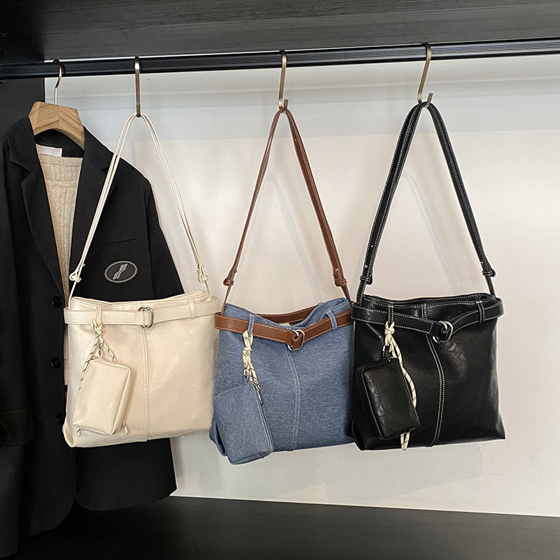 Design Denim Tote for Women New Versatile Crossbody Fashion Commuter Shoulder Bag