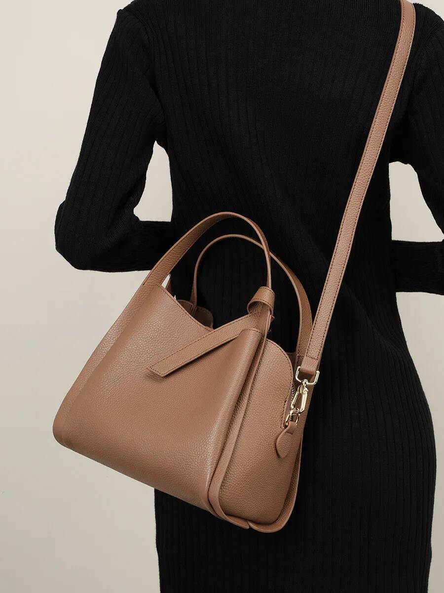2025 high quality Basket Bucket bags Cow Leather Tote women's Handbag designer Commuter shoulder crossbody Tophandle bag Female ddmymarket