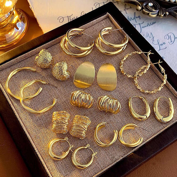 High-end Metal for Women 2025 New Style Unique Niche Design Stud Elegant Korean Earrings