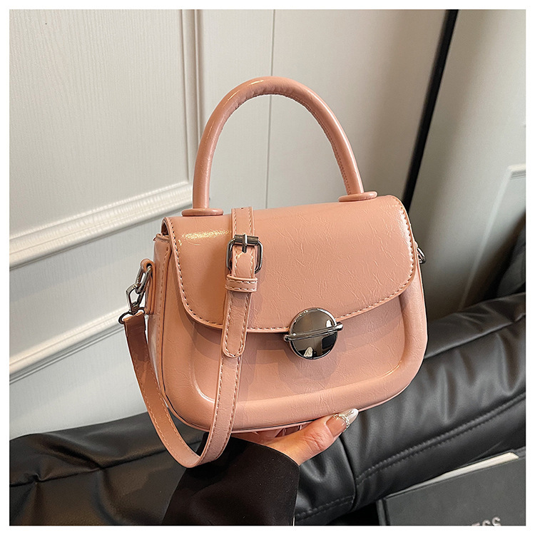 2025 bag Autumn New Shoulder Bag Niche Women s Handheld Saddle Bag Fashionable Shoulder Bag Underarm Women s Crossbody Bag Autumn New women s Designer