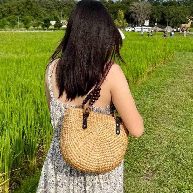 New Handmade Grass Woven with Wooden Bead Handle Half Round Beach Style Tote Bag Women Handbag high-quality