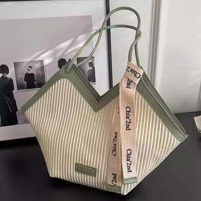 Designer Bags Women's Fashion Ladies Shoulder Handbag Large Capacity Heart-Shaped Tote Bag Bolsos ,Retro large versatile single-shoulder bag, cas