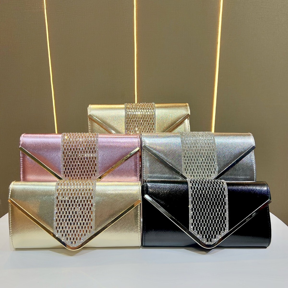 2025 Autumn New Women's Handbag with Diamond Inlaid Packaging Decoration, Hand held Bag, Autumn New Designer Bag, Women's Wallet