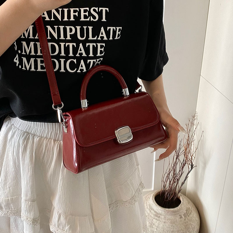 Early Spring New Korean Fashion Handbag Women's High-Quality Texture Shoulder Simple Crossbody Bag Trendy