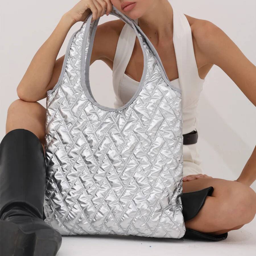 Casual Large Capacity Quilted Padded Women Shoulder Bags Sier Nylon Underarm Bag Soft Puffer Handbags Big Shopper Purses 2025